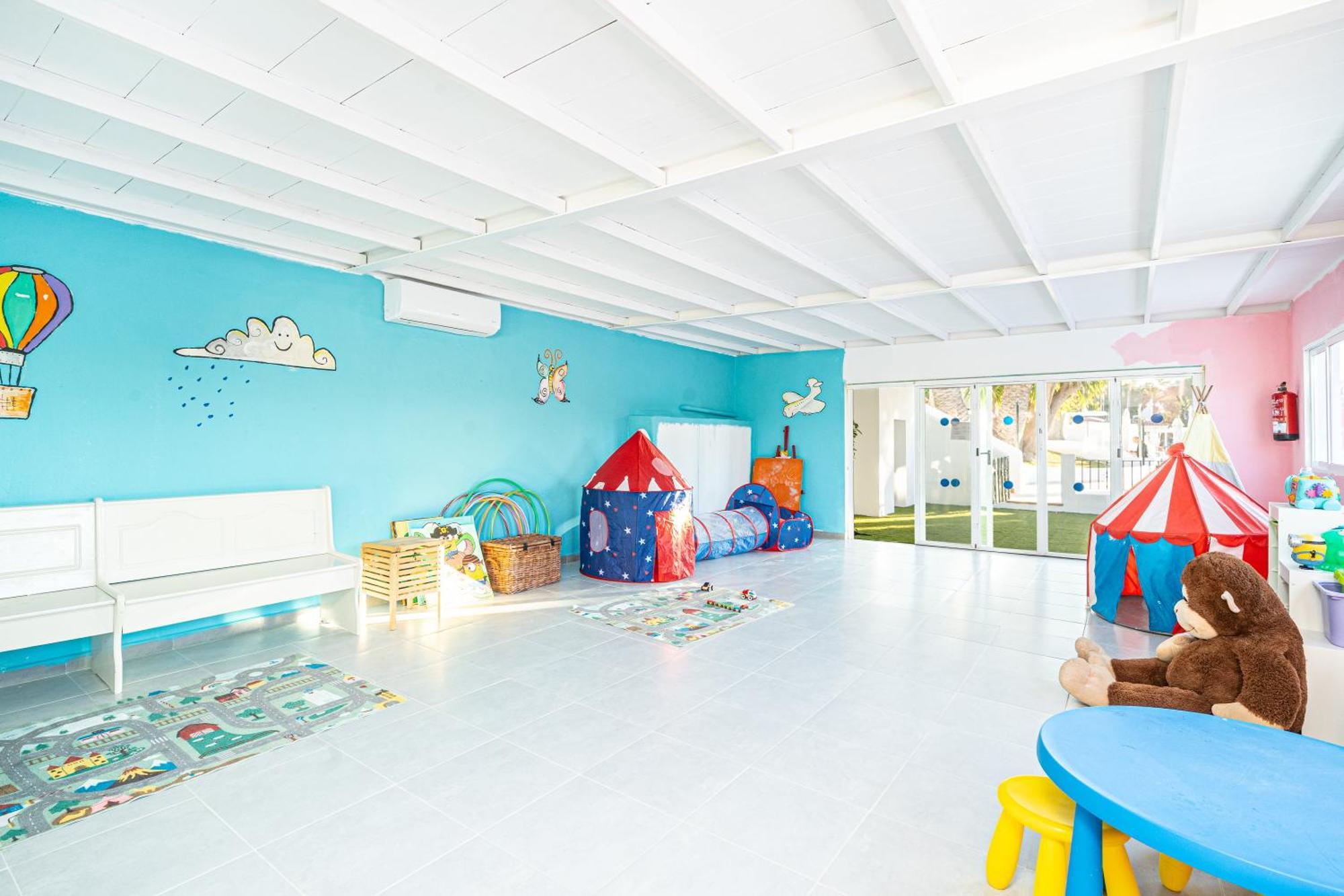 Aparthotel Holiday Center Santa Ponsa Dış mekan fotoğraf