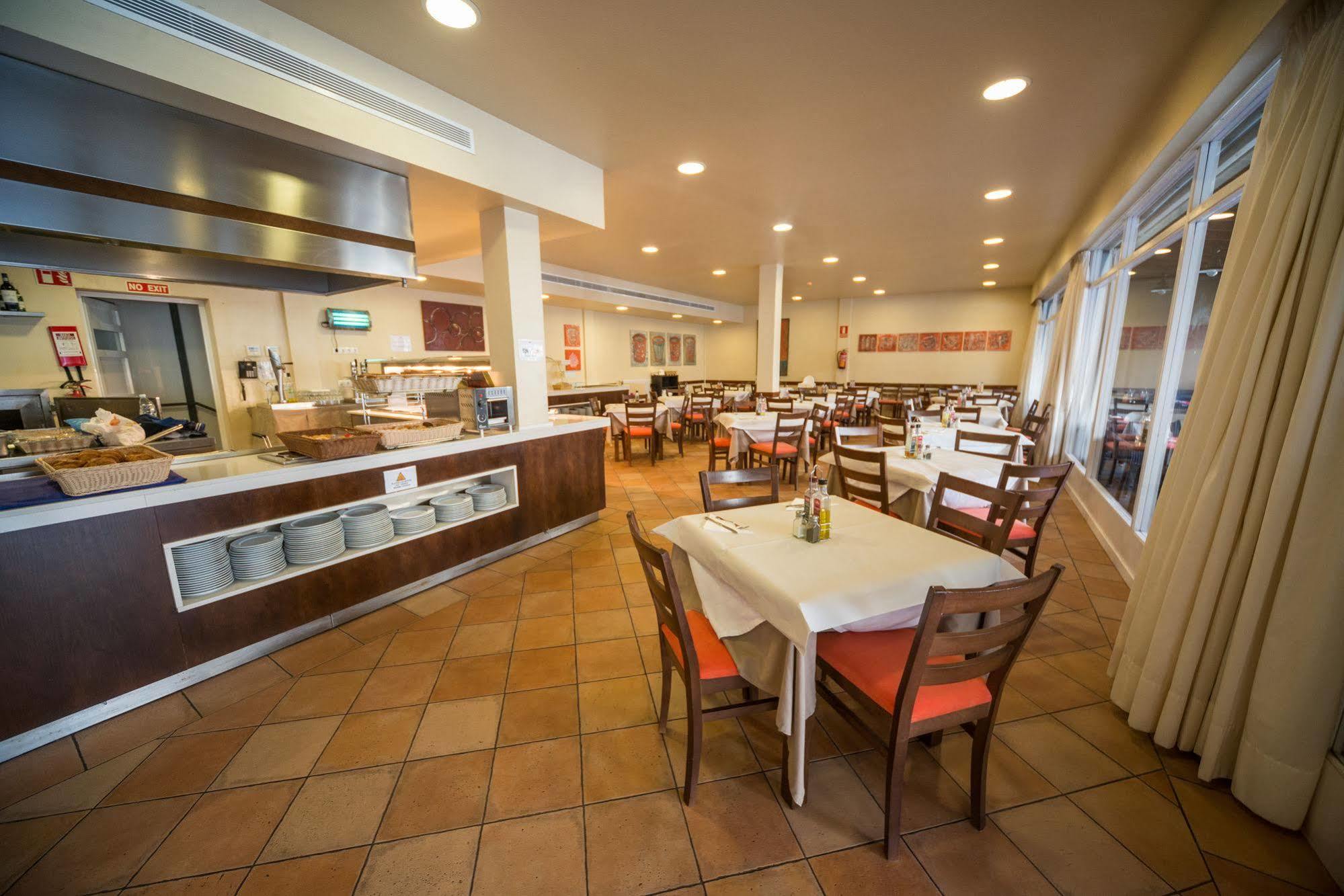 Aparthotel Holiday Center Santa Ponsa Dış mekan fotoğraf