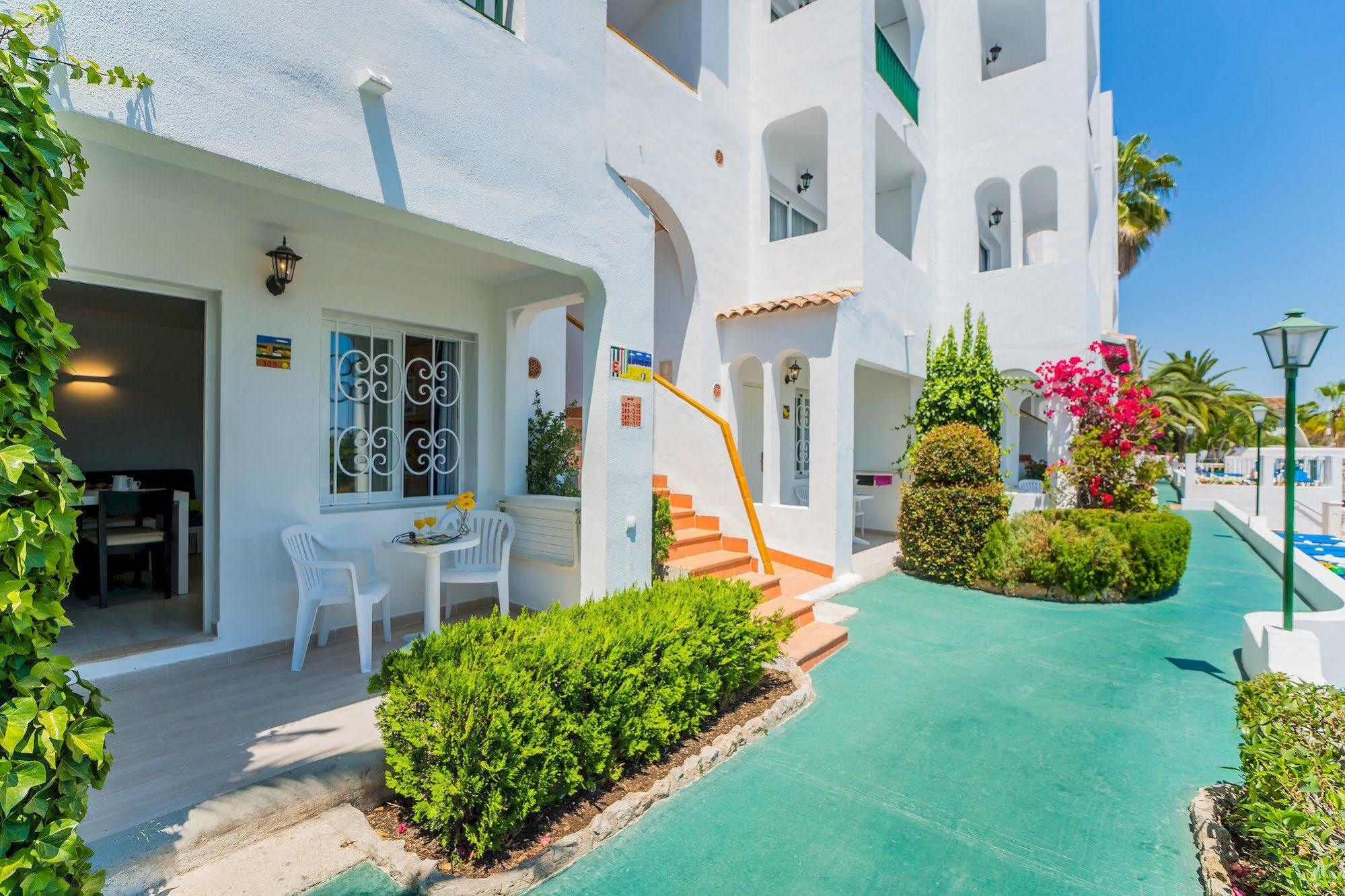 Aparthotel Holiday Center Santa Ponsa Dış mekan fotoğraf